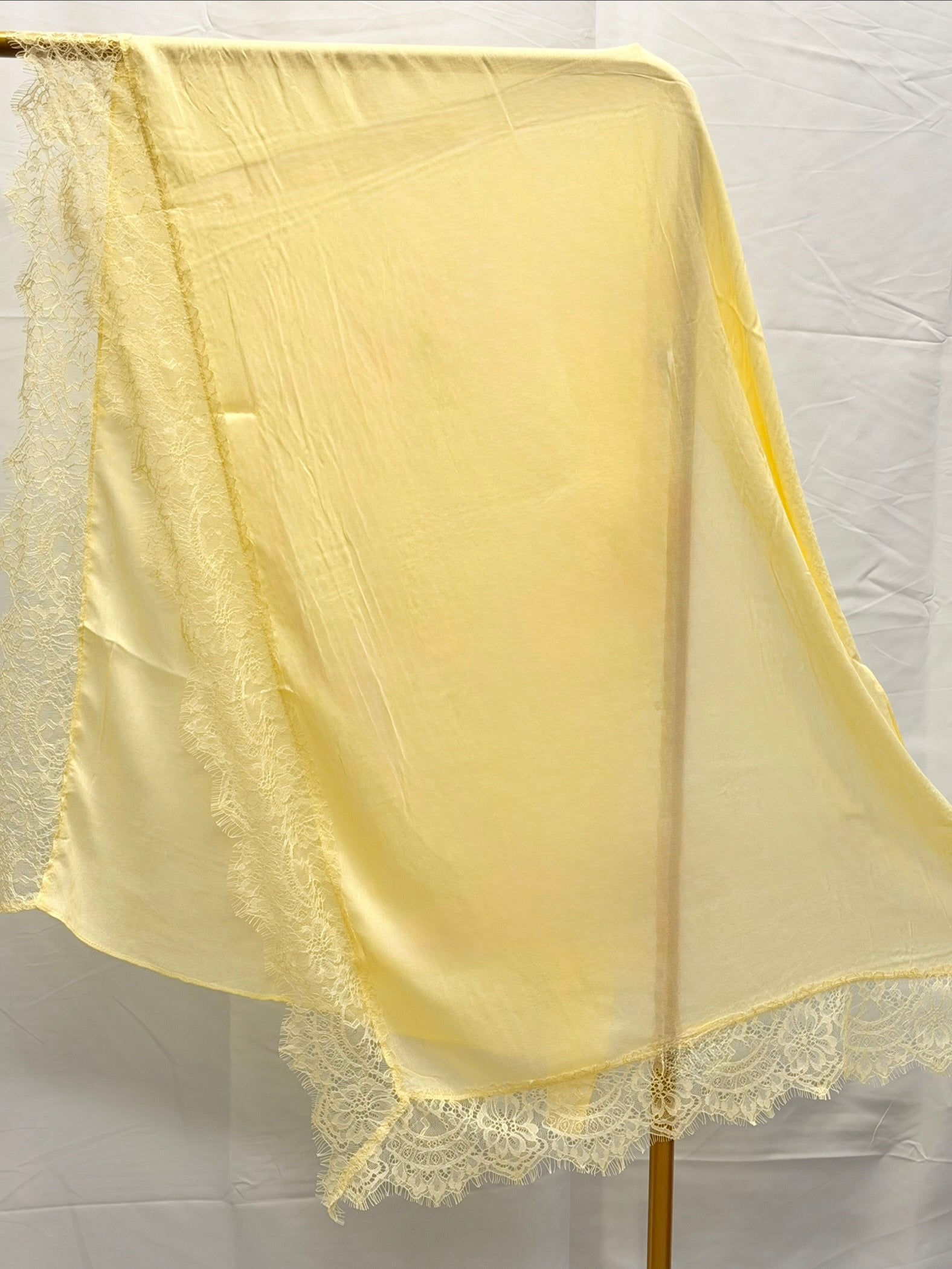lace modal