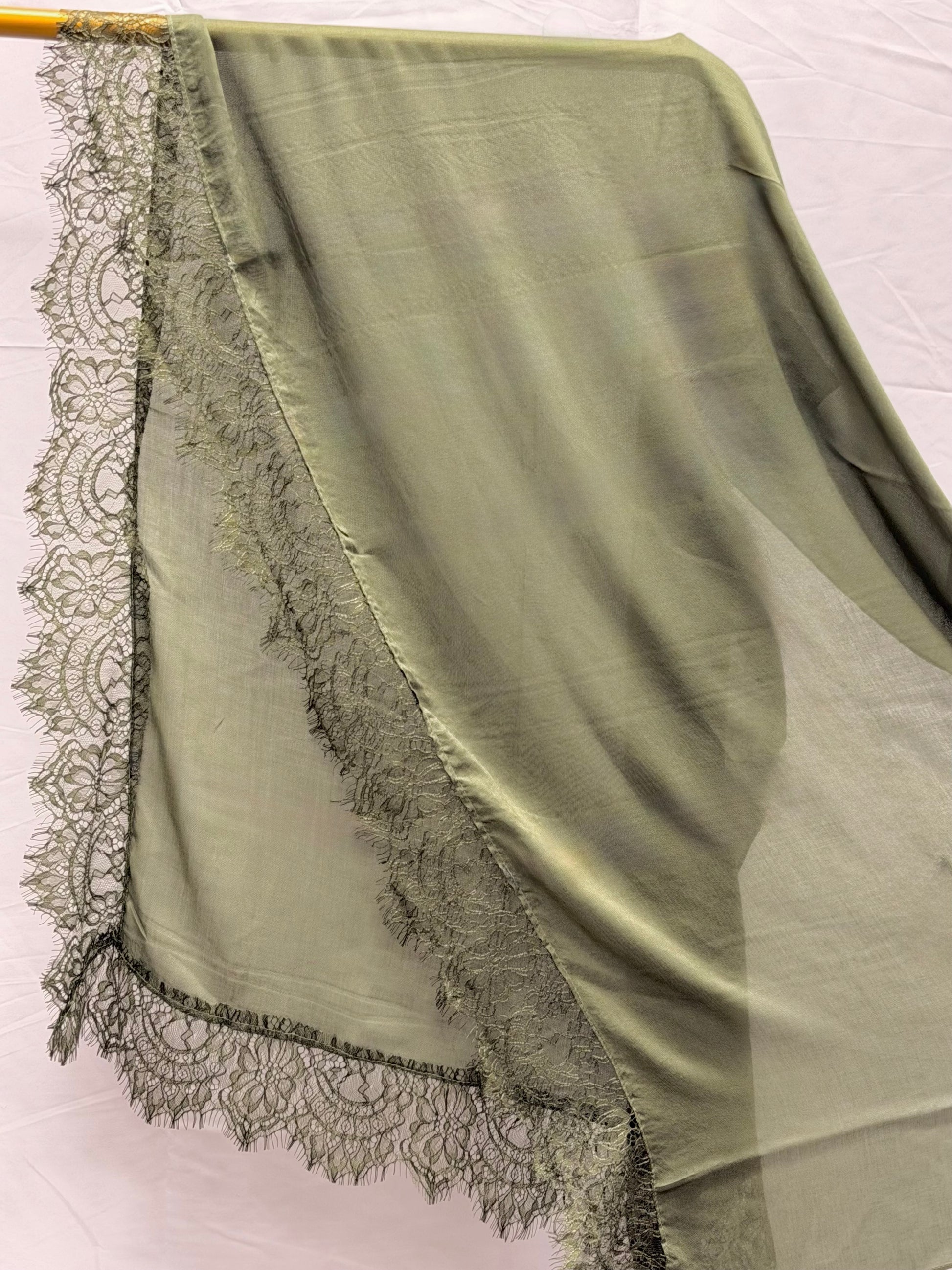lace modal