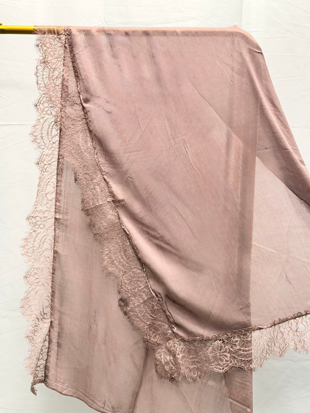 lace modal