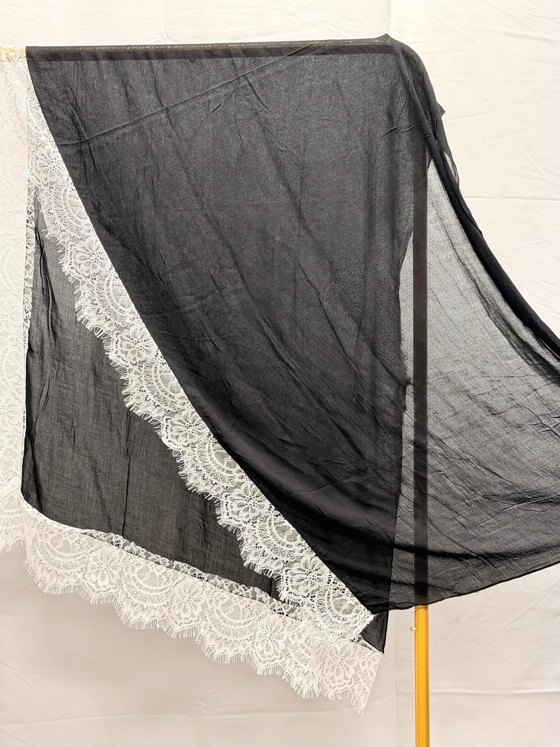 lace modal