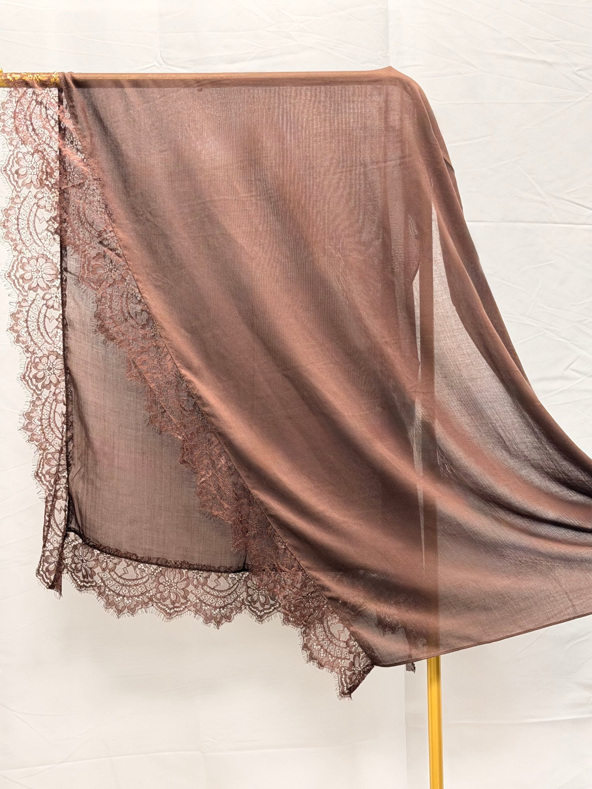 lace modal