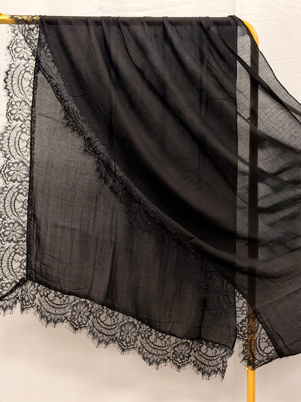 lace modal