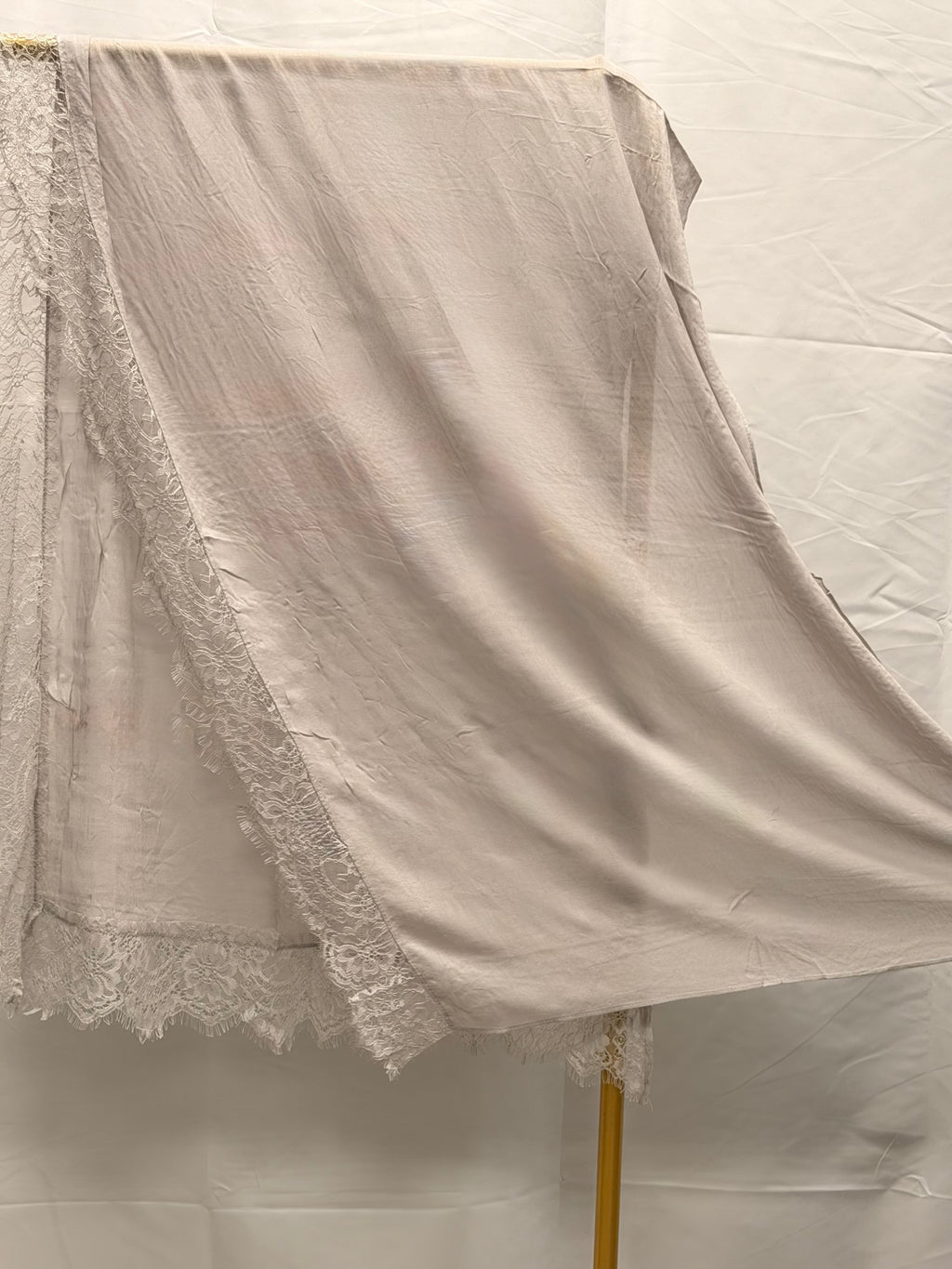 lace modal